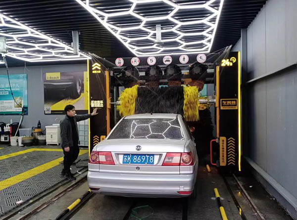 扬州客户定制的330mini洗车机验收完成